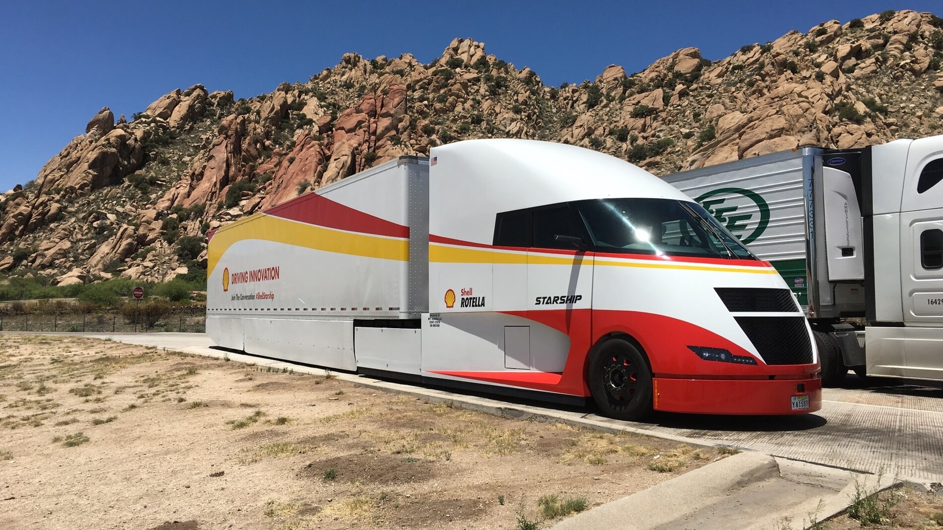 shell-airflow-starship-truck-in-gila-bend-az-on-cross-country-fuel-economy-run_100653868.jpg