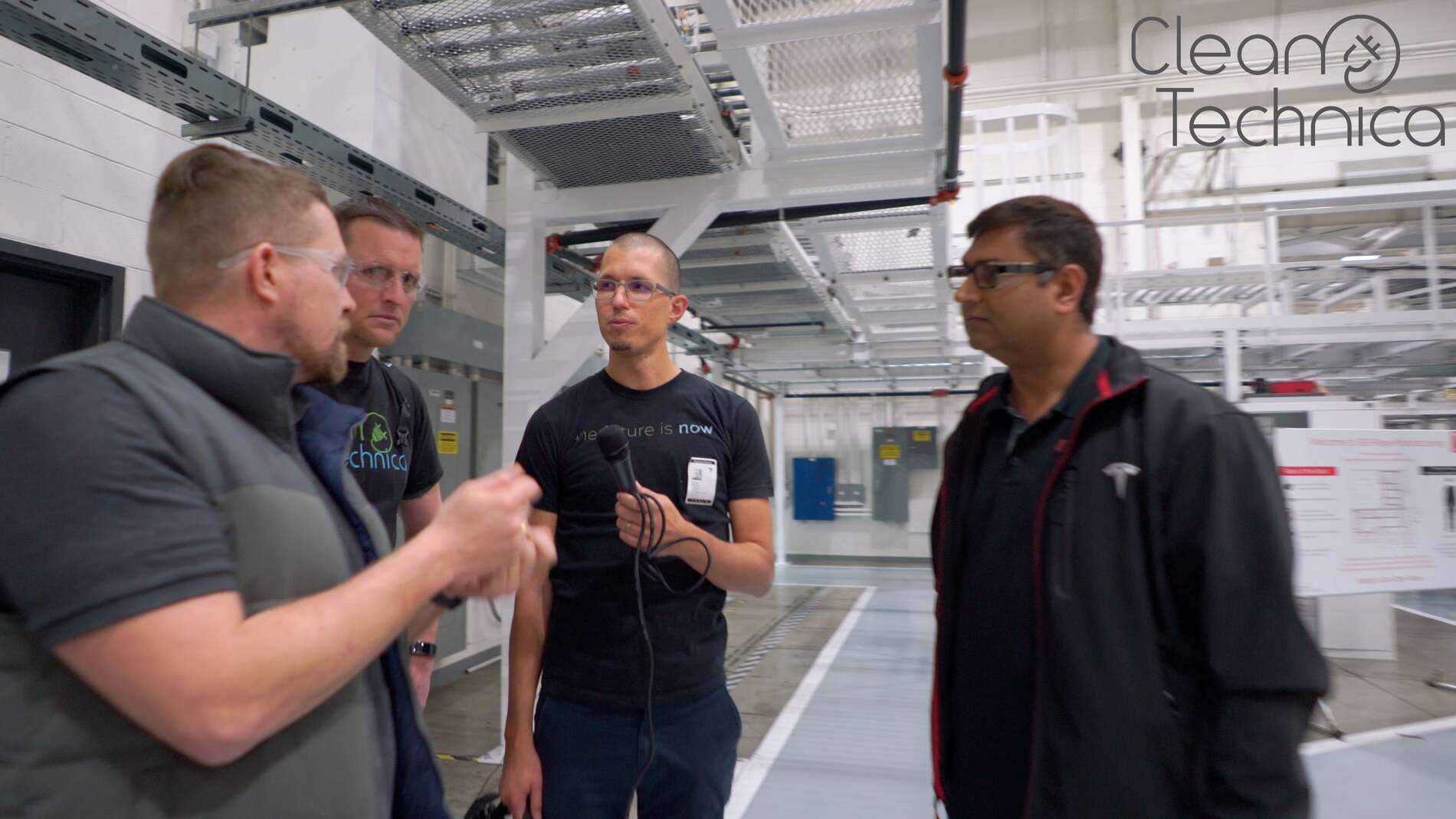Tesla-seat-factory-fresh-15.jpg